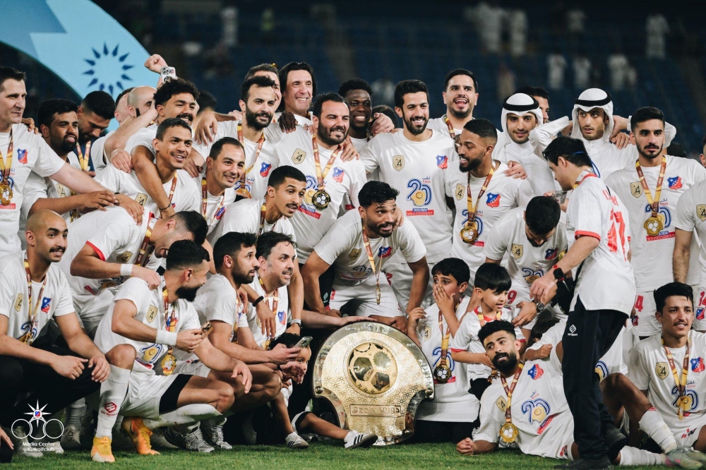 الكويت يتوّج بلقب الدوري في بلاده