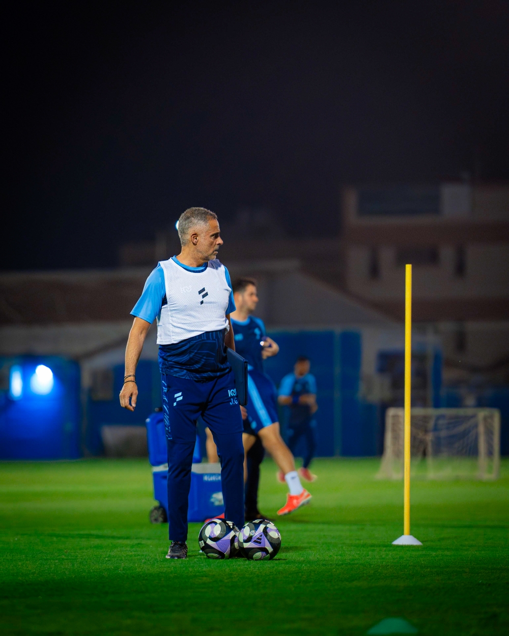 قوميز يجهز لاعبي الفتح بتكتيك مباراة الهلال
