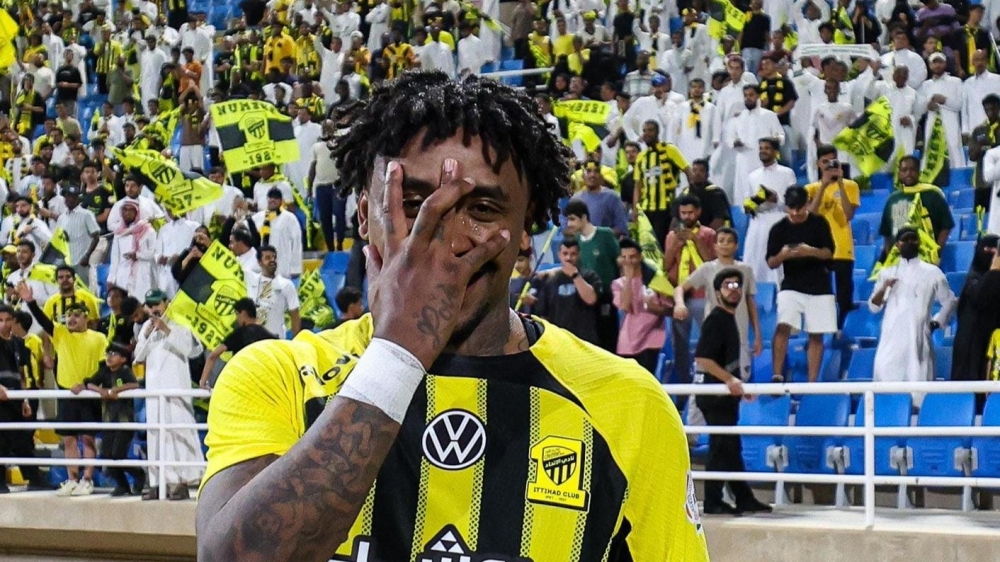 مدرب هولندا يعلق على أداء بيرغوين مع الاتحاد 