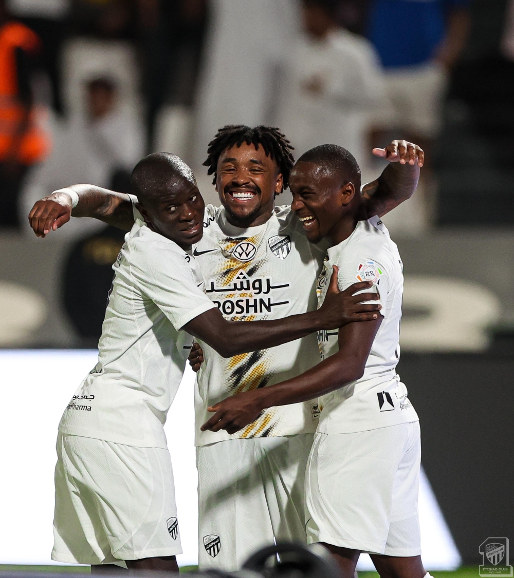الاتحاد يواصل انتصاراته بثلاثية أمام الشباب