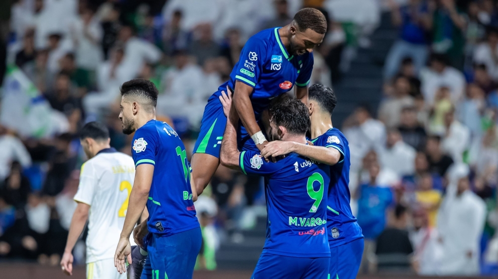 الفتح يفوز على النصر في اللحظات الأخيرة