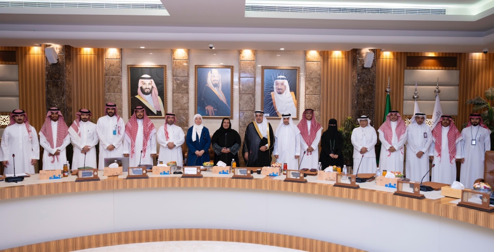 اجتماع أمين الشرقية وفريق عمل تمكين الباعة الجائلين بوزارة الشؤون البلديات والإسكان
