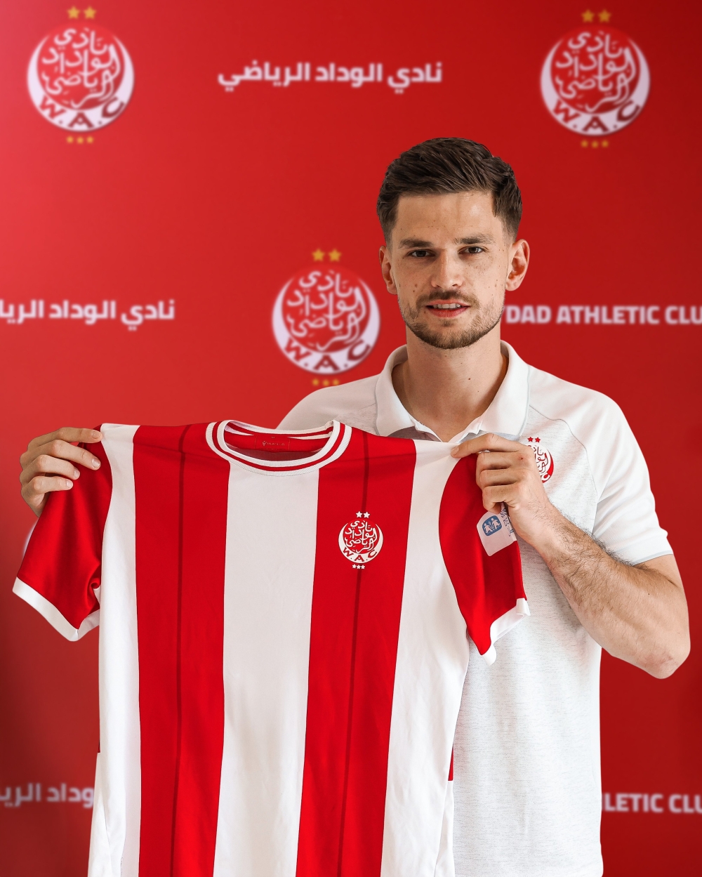 الوداد المغربي يعلن ضم المدافع الهولندي مايرس قبل مونديال الأندية