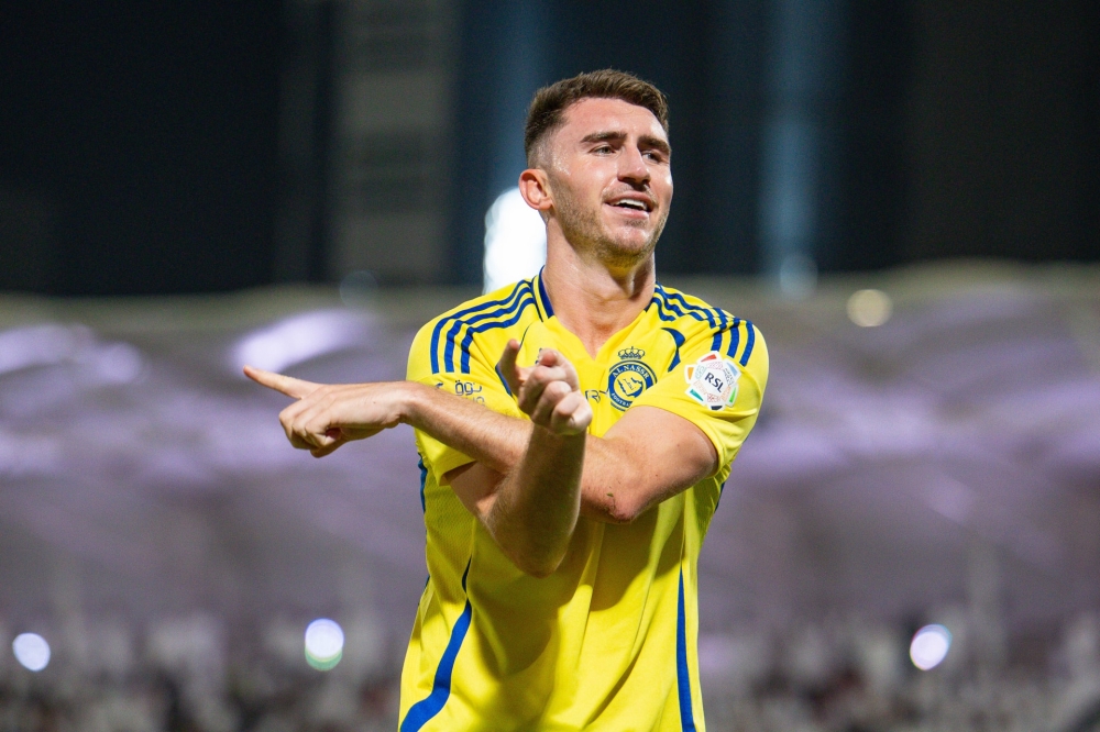4 أندية تتنافس على لابورت مدافع النصر 