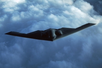 قاذفة أمريكية من طراز B-2 أثناء تحليقها - أ ف ب