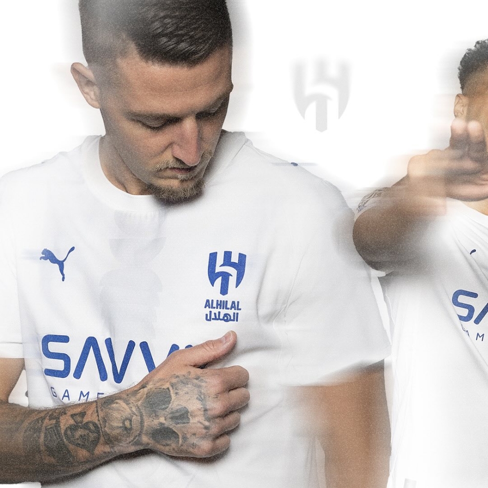الهلال يكشف عن قميصه البديل (صور وفيديو)
