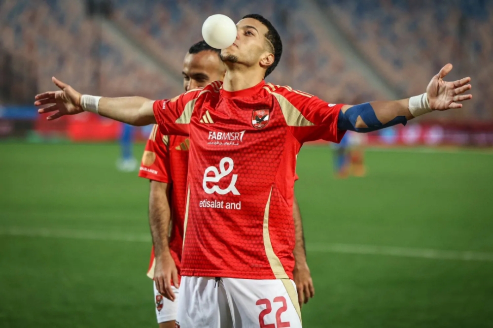 الأهلي المصري يرفض بيع نجمه للأخدود