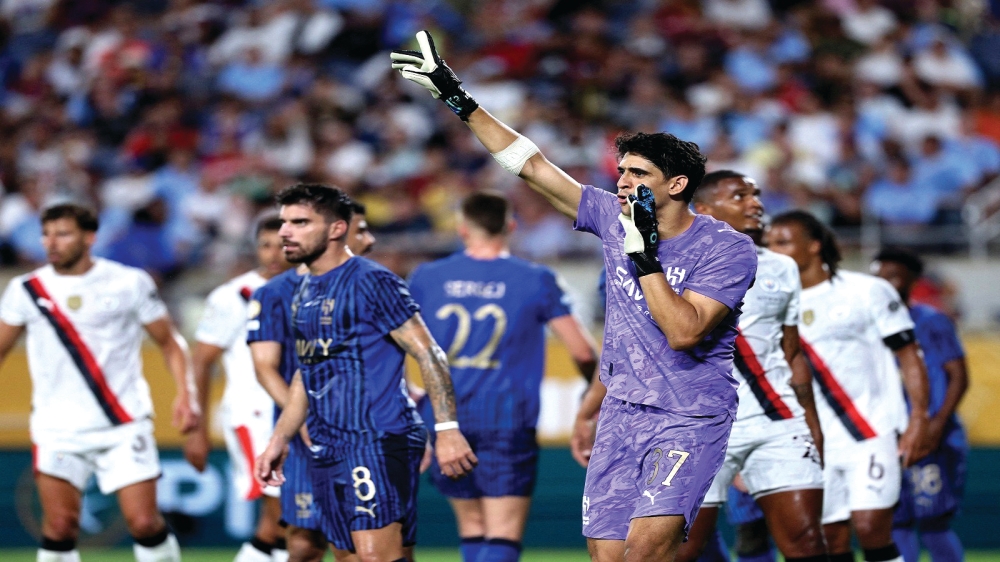 تحرك من الهلال لحسم استمرار ياسين بونو والتجديد معه