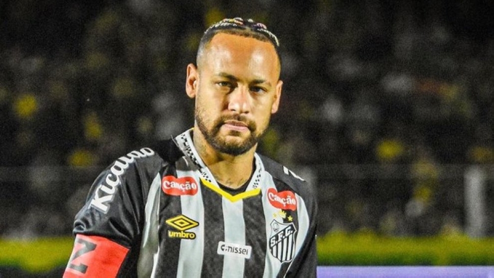 نيمار يدخل في مشادة مع مشجع سانتوس 