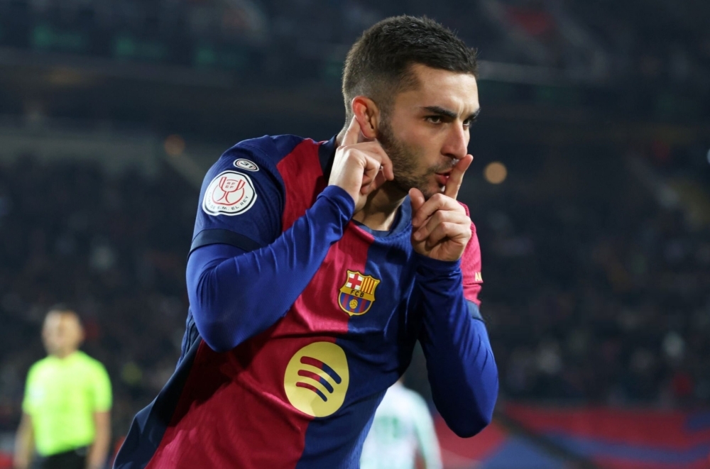 مهاجم برشلونة على رادار أندية دوري روشن