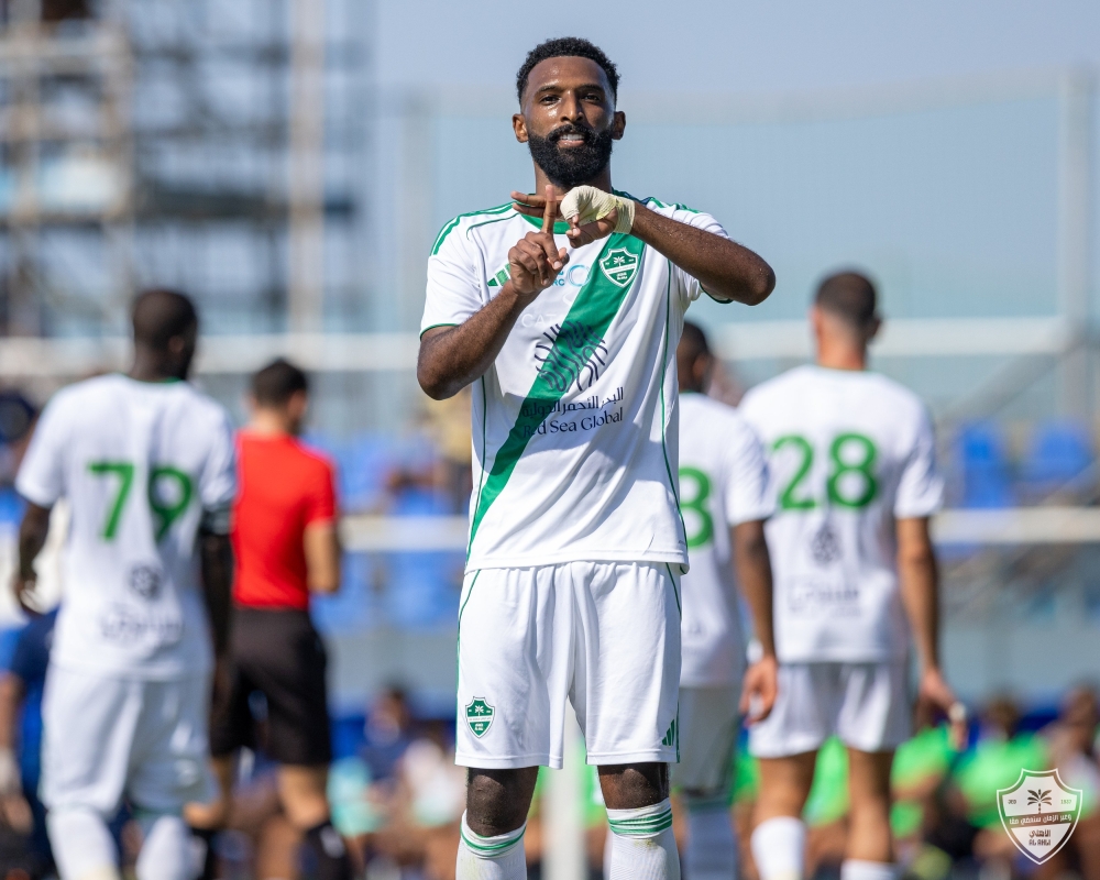 الأهلي يفوز بثنائية وديًا على إليتشي الإسباني