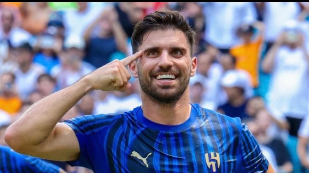 نيفيز  ينتظم في تدريبات الهلال 