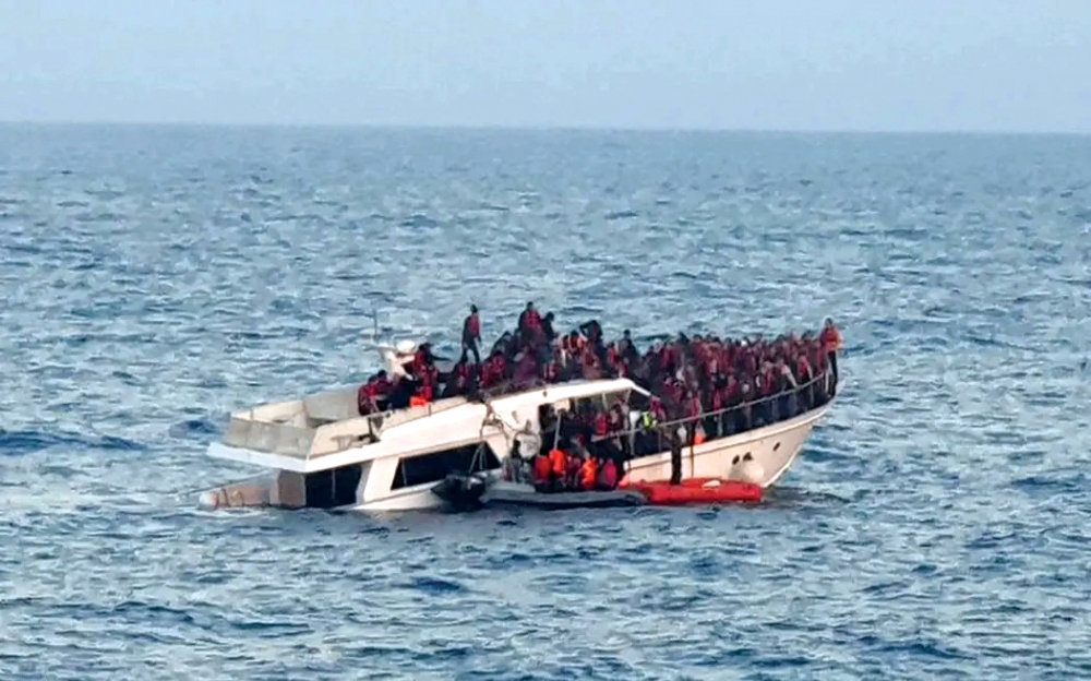ارتفاع ضحايا غرق قارب مهاجرين قبالة اليمن إلى 86 قتيلًا