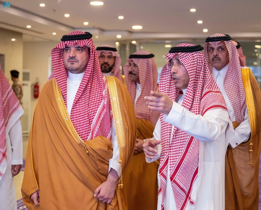 وزير الداخلية يتابع سير العمل في وكالة الأحوال المدنية