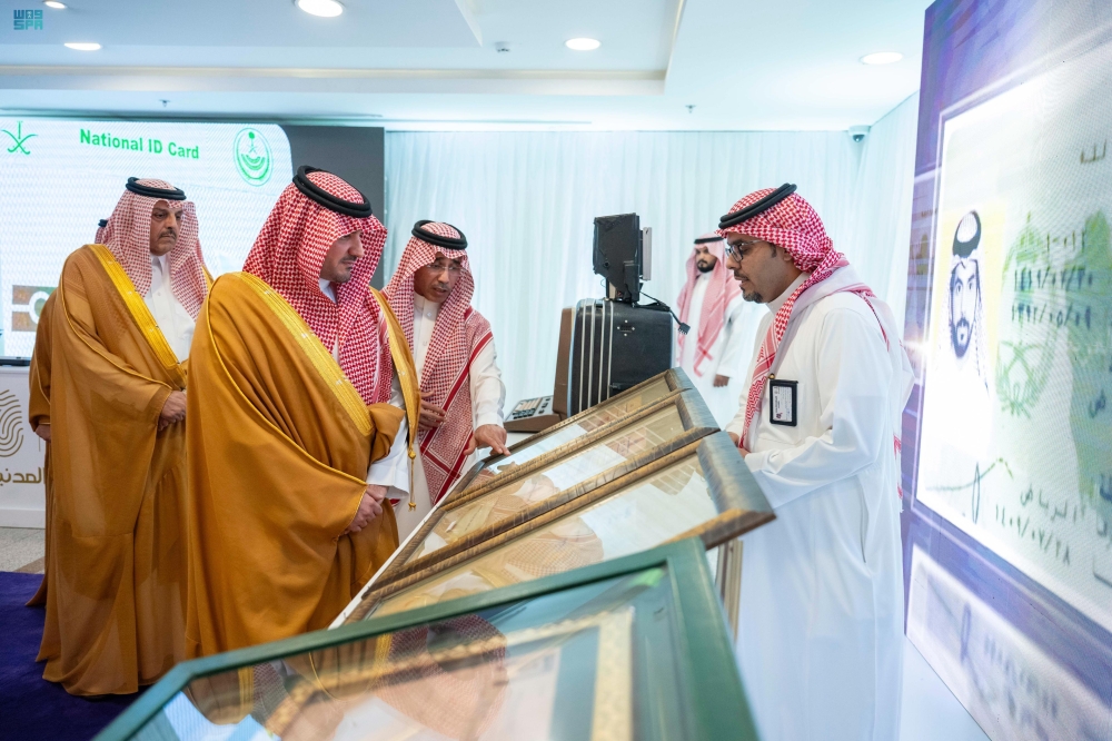 وزير الداخلية يتابع سير العمل في وكالة الأحوال المدنية