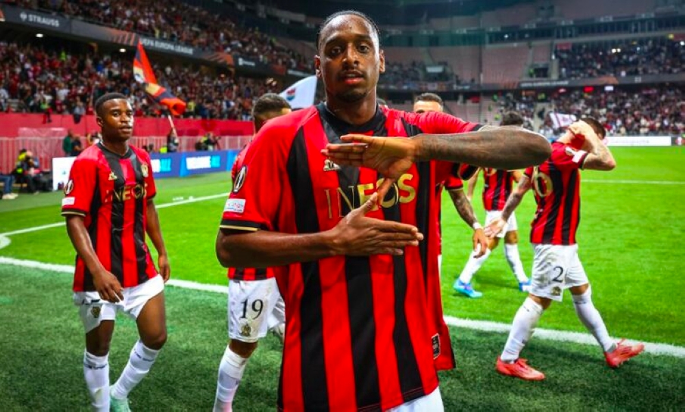 لاعب نيس يصدم الشباب