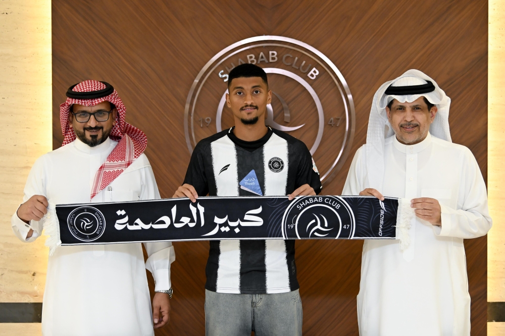 أول تعليق من 'العويرضي' على انتقاله للشباب