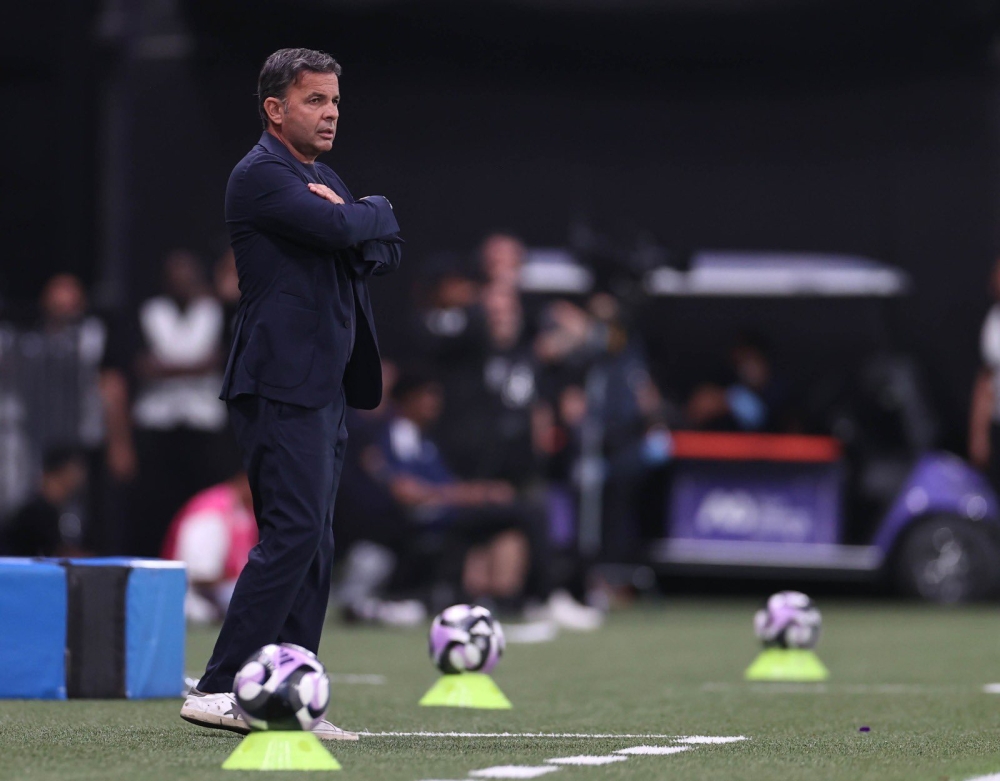 مدرب الرياض يعلق على الهزيمة من الهلال.. ماذا قال؟
