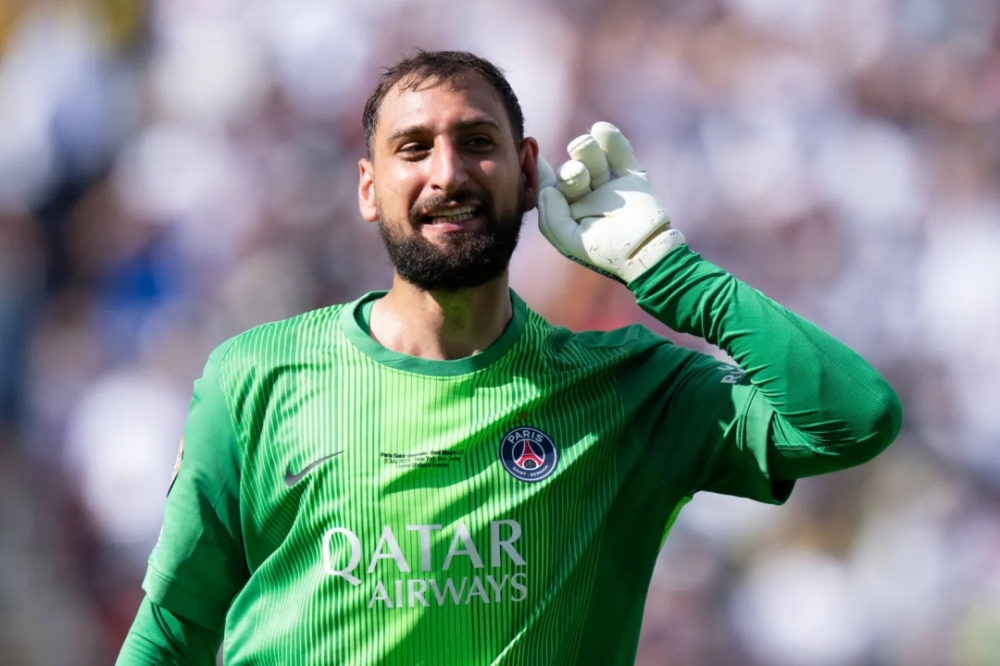 دوناروما في طريقه إلى مانشستر سيتي