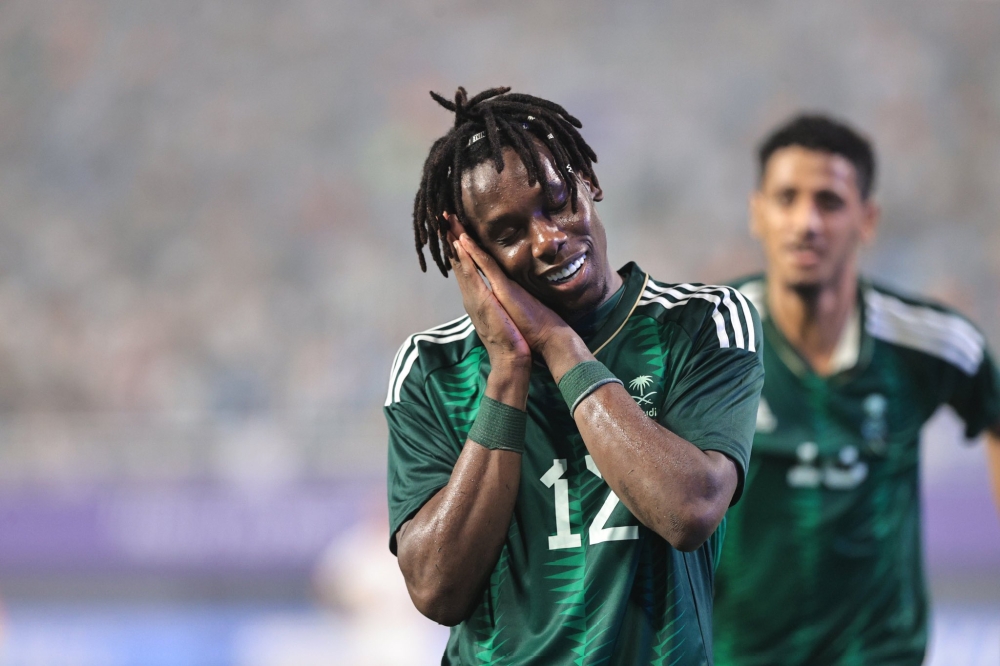 رسميًا.. زكريا هوساوي لاعبًا في الأهلي - #عاجل  