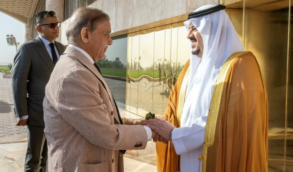 رئيس وزراء باكستان يغادر الرياض