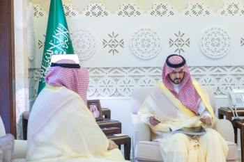 نائب أمير الشرقية يستقبل أمين محافظة الأحساء - اليوم
