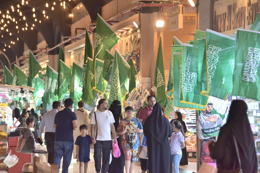 ماذا يشتري المواطنون استعدادًا لليوم الوطني الخامس والتسعين؟ - اليوم