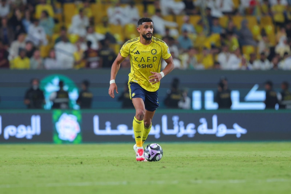 ماذا فعلت جماهير النصر مع عبدالإله العمري في مباراة جدة؟