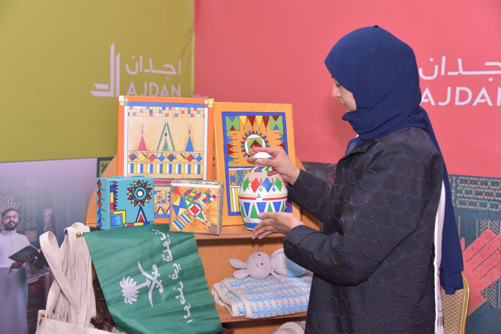 فيديو.. القط العسيري ينتقل إلى الشرقية عبر مبادرة فنية