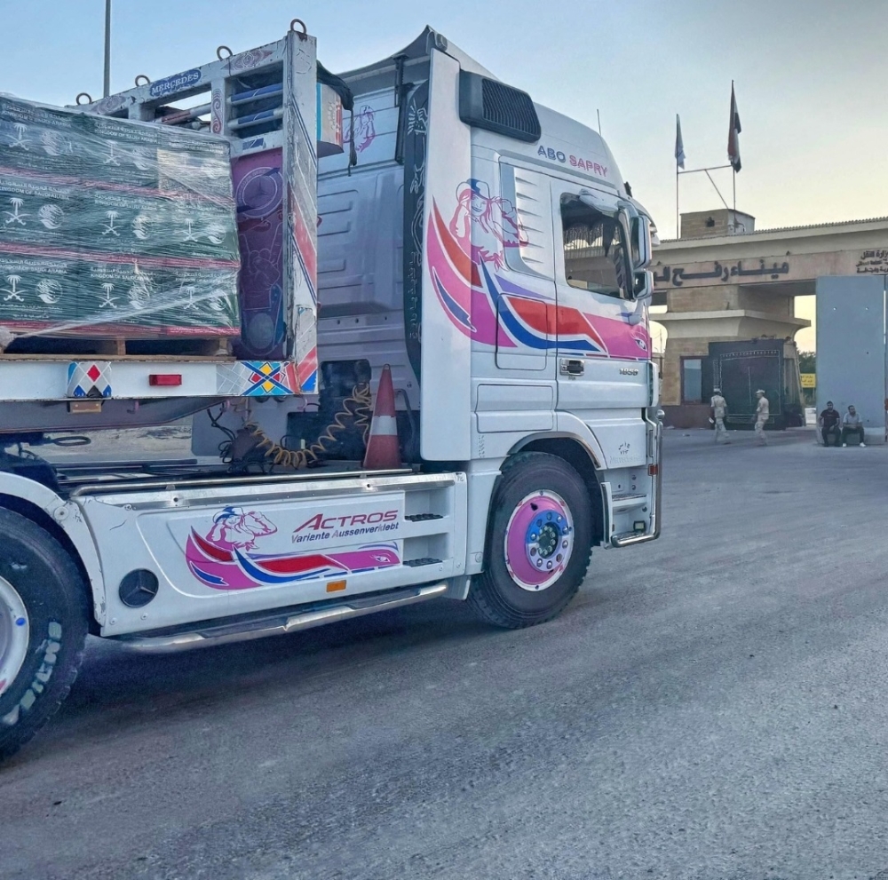 مساعدات سعودية جديدة تعبر منفذ رفح إلى قطاع غزة