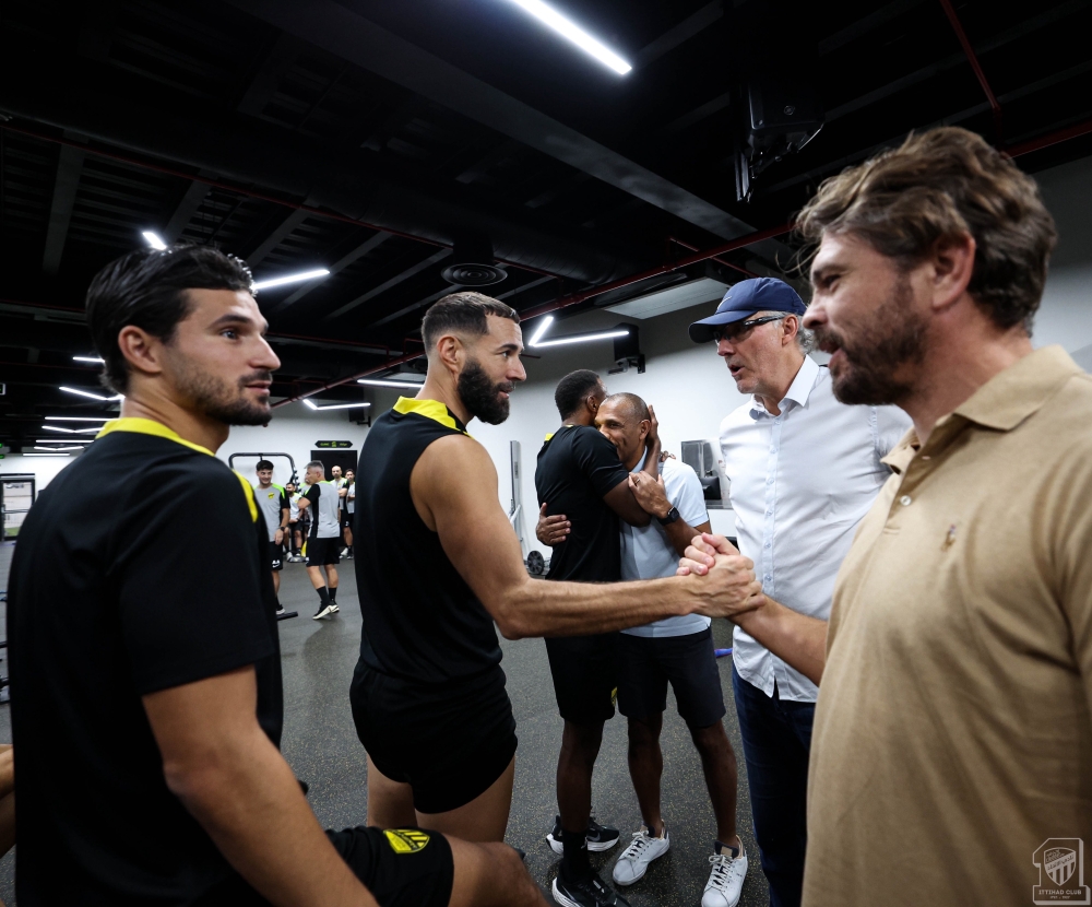 لوران بلان يودع لاعبي الاتحاد