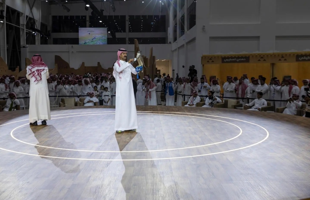 بيع 3 صقور بقيمة إجمالية بلغت 935 ألف ريال في معرض الصقور والصيد - واس