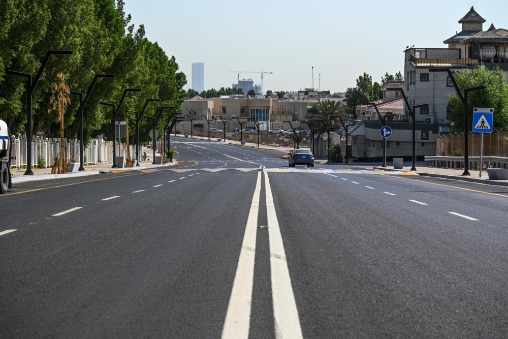 تأهيل شامل للسفلتة والأرصفة والتشجير في شارع الطبري بالظهران - اليوم