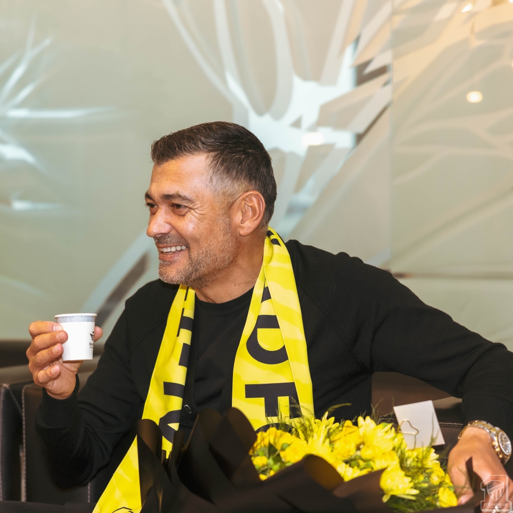 سيرجيو كونسيساو يصل جدة لقيادة الاتحاد