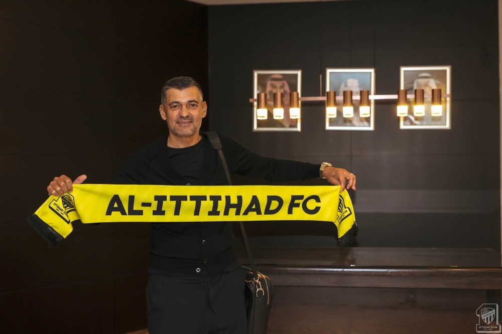 سيرجيو كونسيساو يصل جدة لقيادة الاتحاد