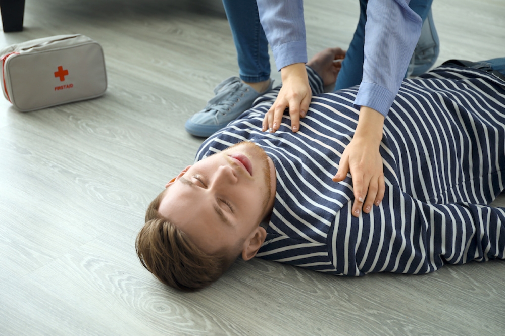 يحدث الإغماء نتيجة انخفاض مفاجئ ومؤقت في تدفق الدم إلى الدماغ - وكالات