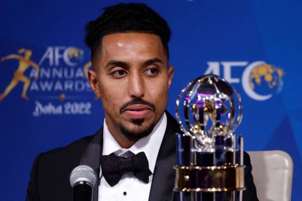 جائزة أفضل لاعب في آسيا بين التاريخ والحاضر 