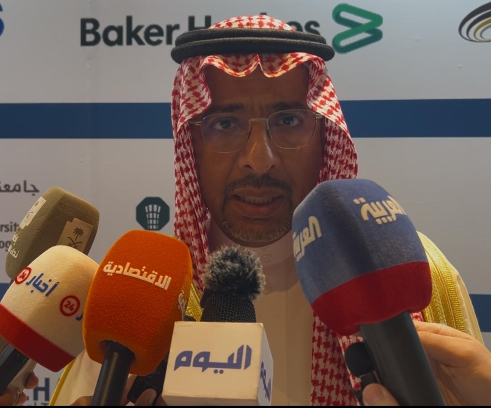 وزير الصناعة لـ «اليوم»: ضوابط صارمة لضمان مشاريع تعدينية مستدامة