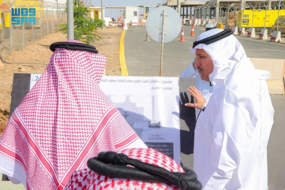وزير النقل يتفقد مطار الملك سعود بالباحة ويطلع على مشروع التوسعة - واس