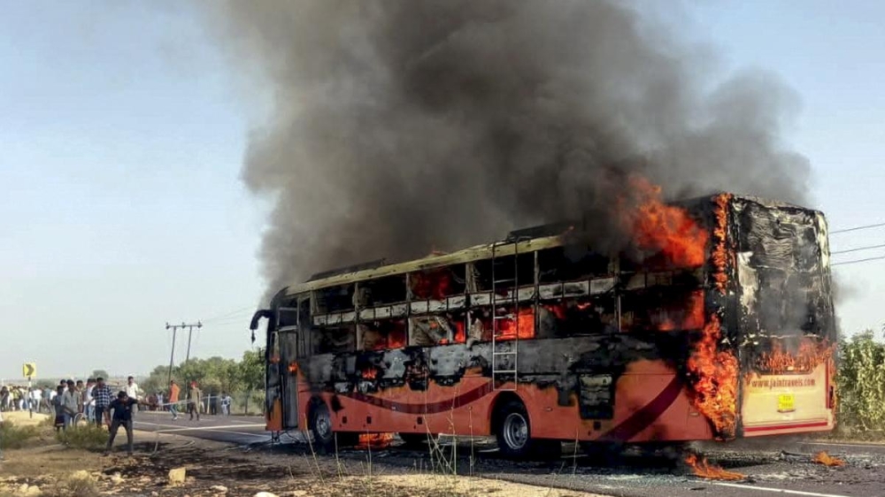 مصرع 20 شخصًا على الأقل في حريق حافلة غرب الهند
