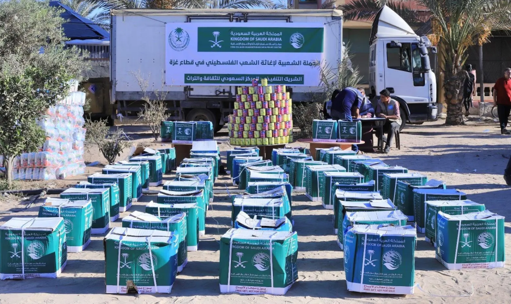 مركز الملك سلمان للإغاثة يوزّع مساعدات في مخيمات النازحين بغزة