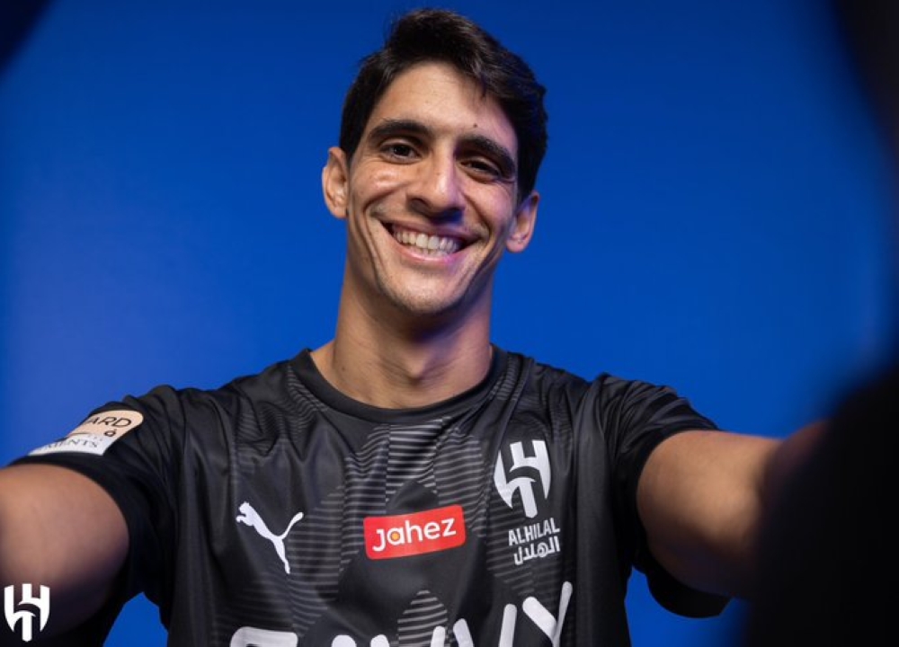 عاجل.. الهلال يعلن التجديد مع ياسين بونو لمدة موسمين