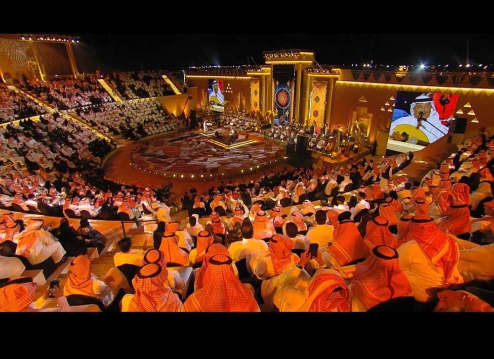شاهد| محمد عبده يطرب جمهور شقراء بالأغاني الكلاسيكية والوطنية