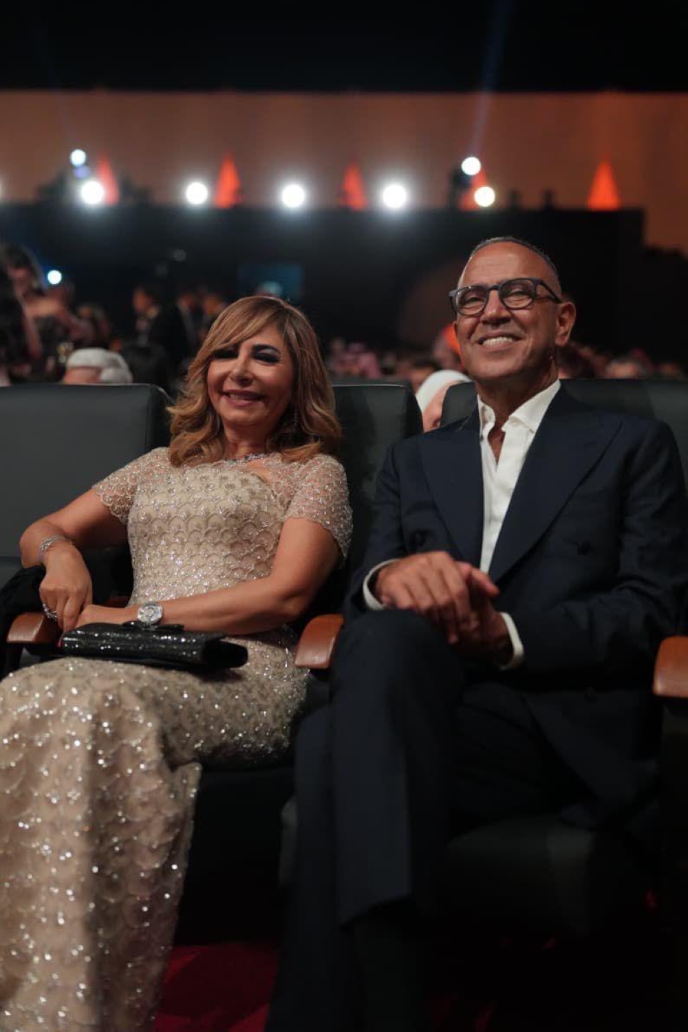 صور| قبلة منة شلبي على يد يسرا في مهرجان الجونة تتصدر الترند