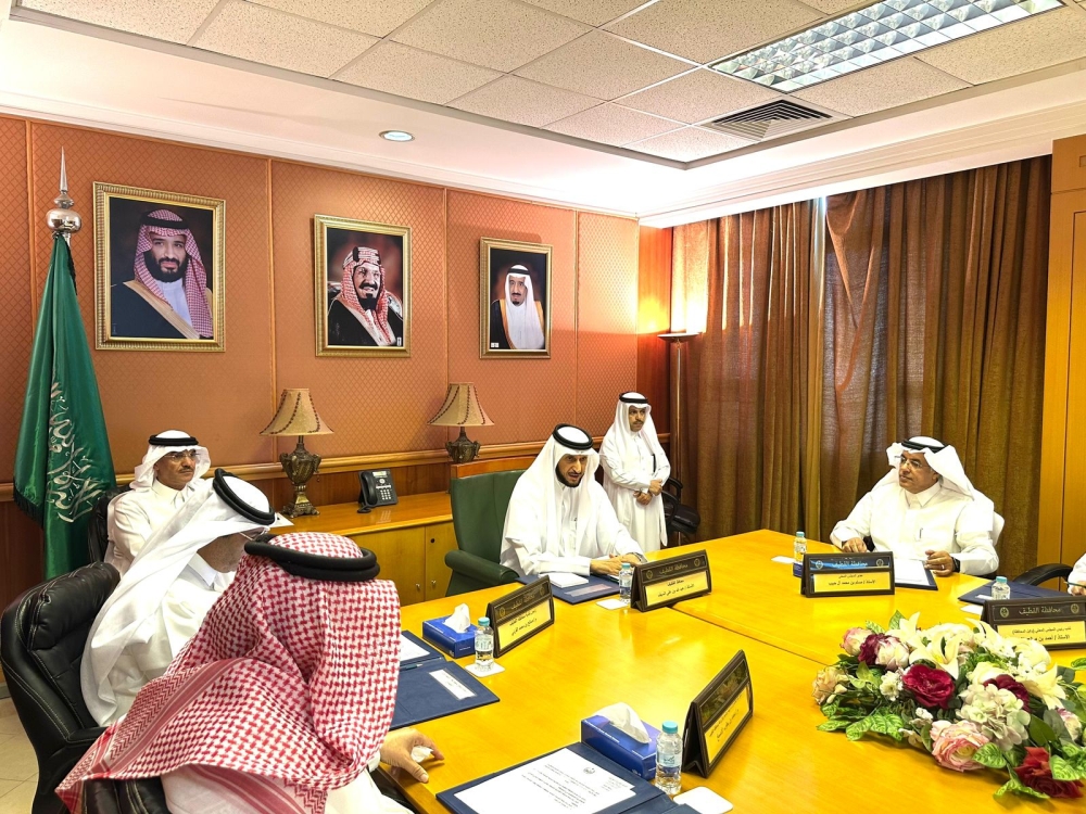 محلي القطيف يستعرض مشاريع 2025 ومقترح السوق البحري التراثي بالمحافظة

