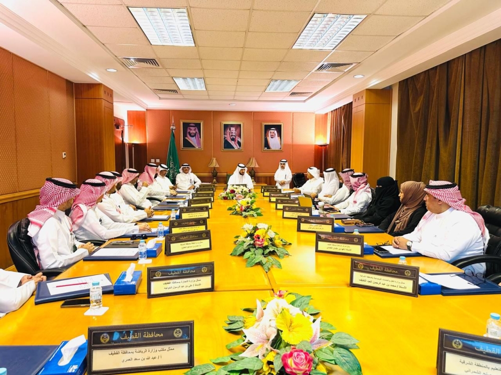 محلي القطيف يستعرض مشاريع 2025 ومقترح السوق البحري التراثي بالمحافظة