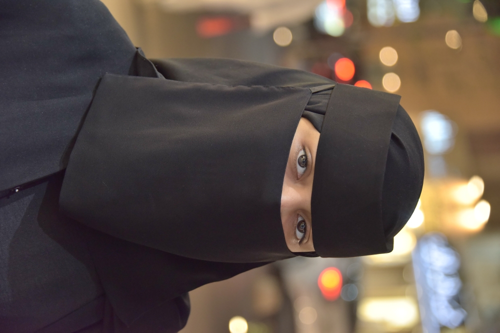 الحلي للنساء والسبائك للرجال.. ماذا قال المستهلكون لـ 