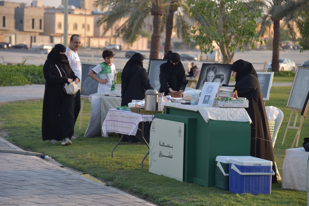 ”بسطة مشراق“ تنطلق.. وديوانيتها تتحول إلى ملتقى لتبادل الخبرات وكسر العزلة