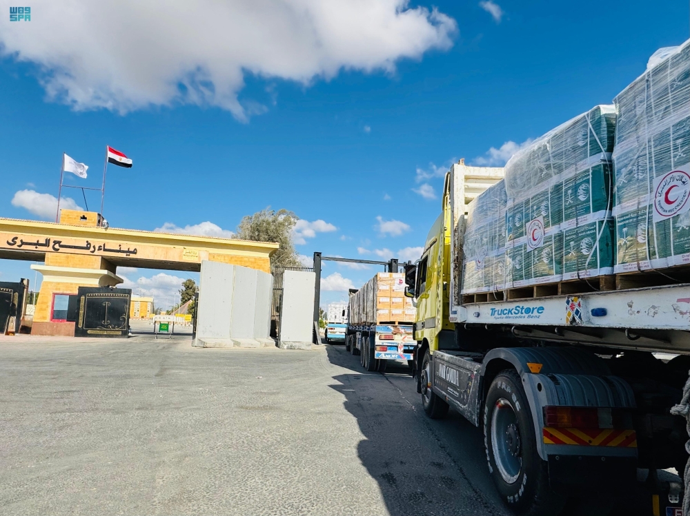 مساعدات سعودية جديدة تعبر منفذ رفح إلى قطاع غزة
