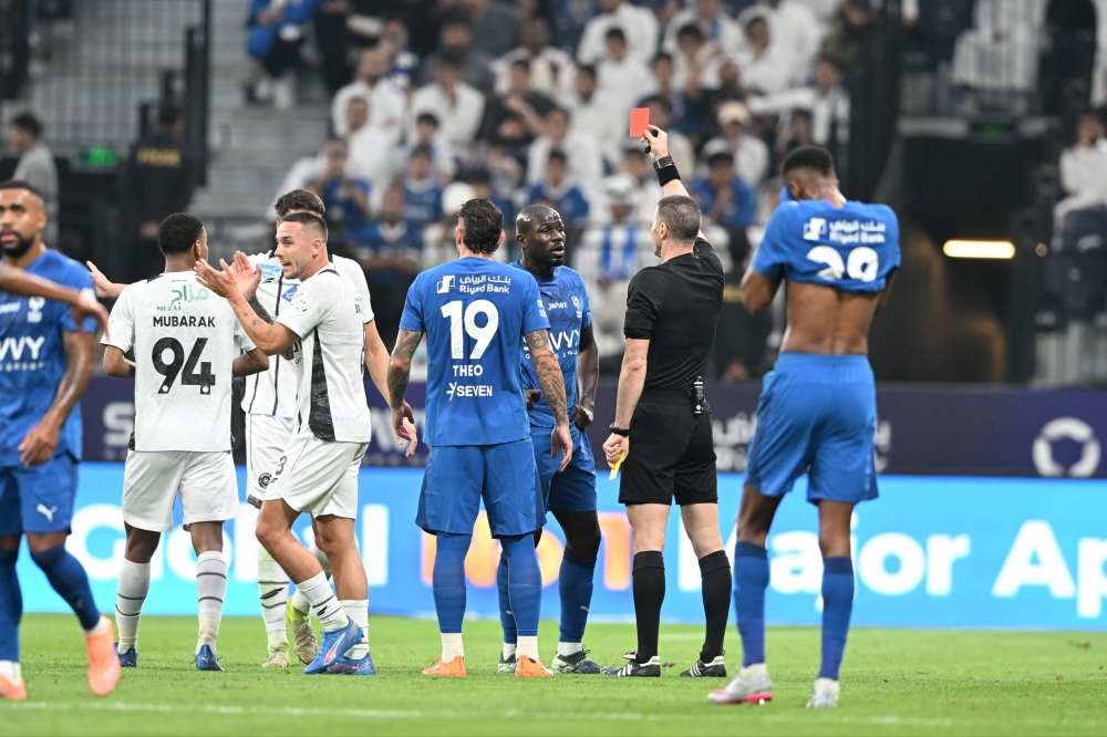 كوليبالي.. بطاقة حمراء خامسة مع الهلال